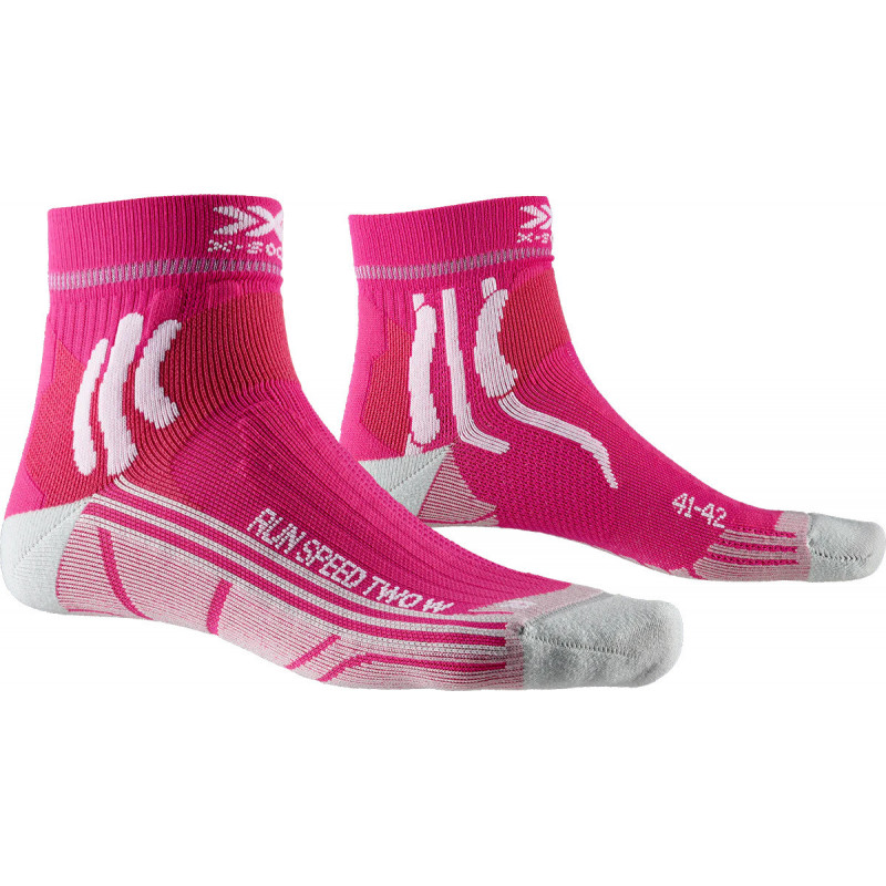 Chaussettes de randonnée de la marque X-BIONIC adapter pour types de randonneurs avec une taille universel et très confortable.